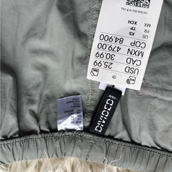 DIVIDED - Picture 7 of 10